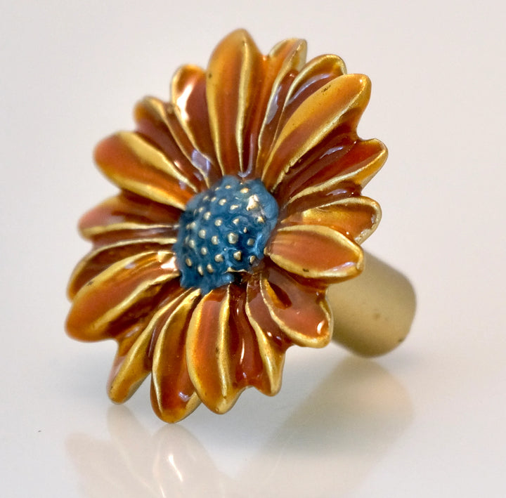Charleston Knob Company Flower Knob - Daisy