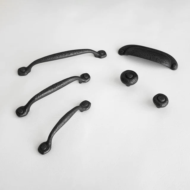 Hickory Hardware 1-1/2 inch (38mm) Refined Rustic Cabinet Knob